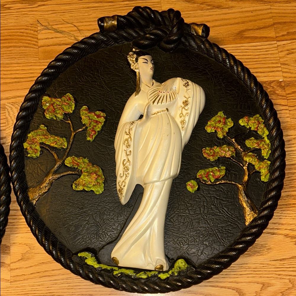 Decorative Wall Plaques with Asian Figures - Picture 4 of 11